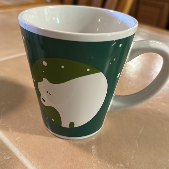 4 Christmas Cups - Picture 6 of 10